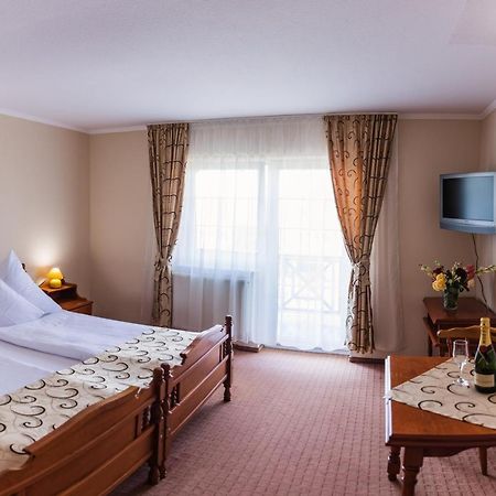 Hotel Europa Kokeltal Albeşti Esterno foto