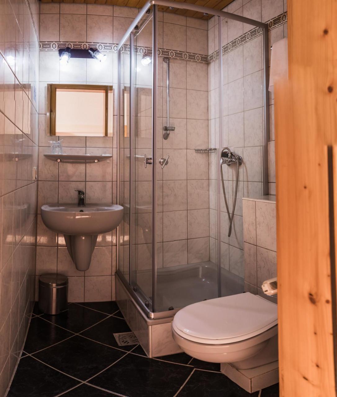 Hotel Europa Kokeltal Albeşti Esterno foto