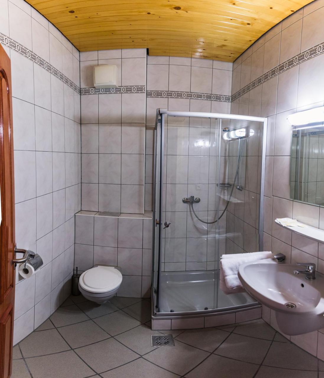 Hotel Europa Kokeltal Albeşti Esterno foto