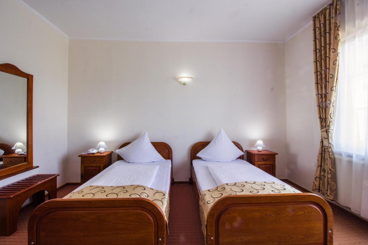 Hotel Europa Kokeltal Albeşti Esterno foto