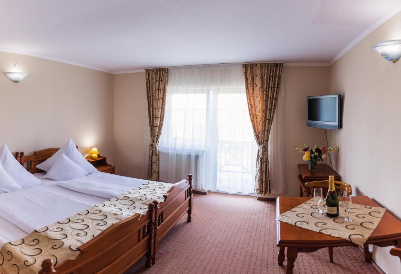 Hotel Europa Kokeltal Albeşti Esterno foto
