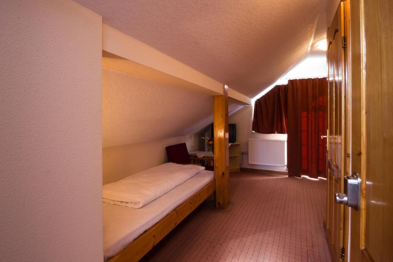 Hotel Europa Kokeltal Albeşti Esterno foto