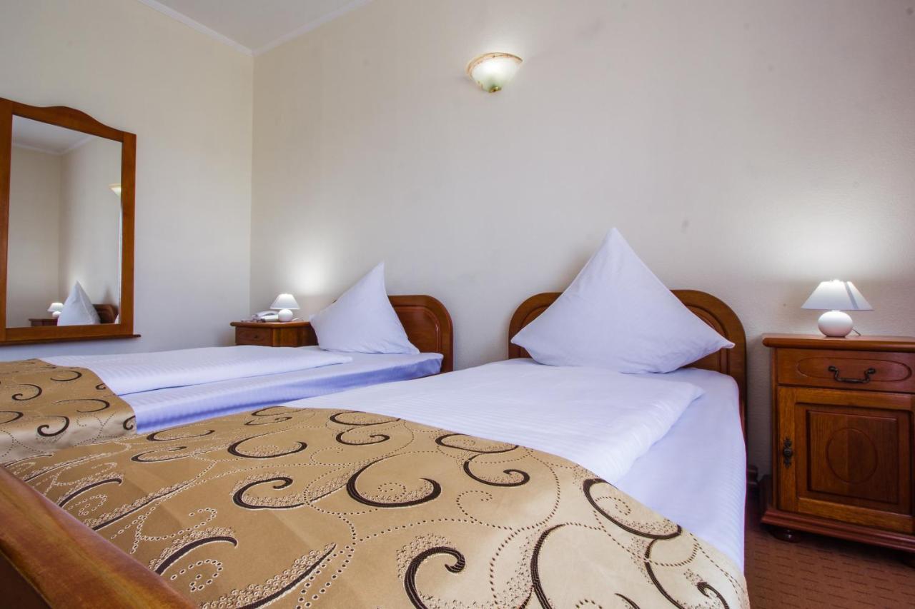 Hotel Europa Kokeltal Albeşti Esterno foto