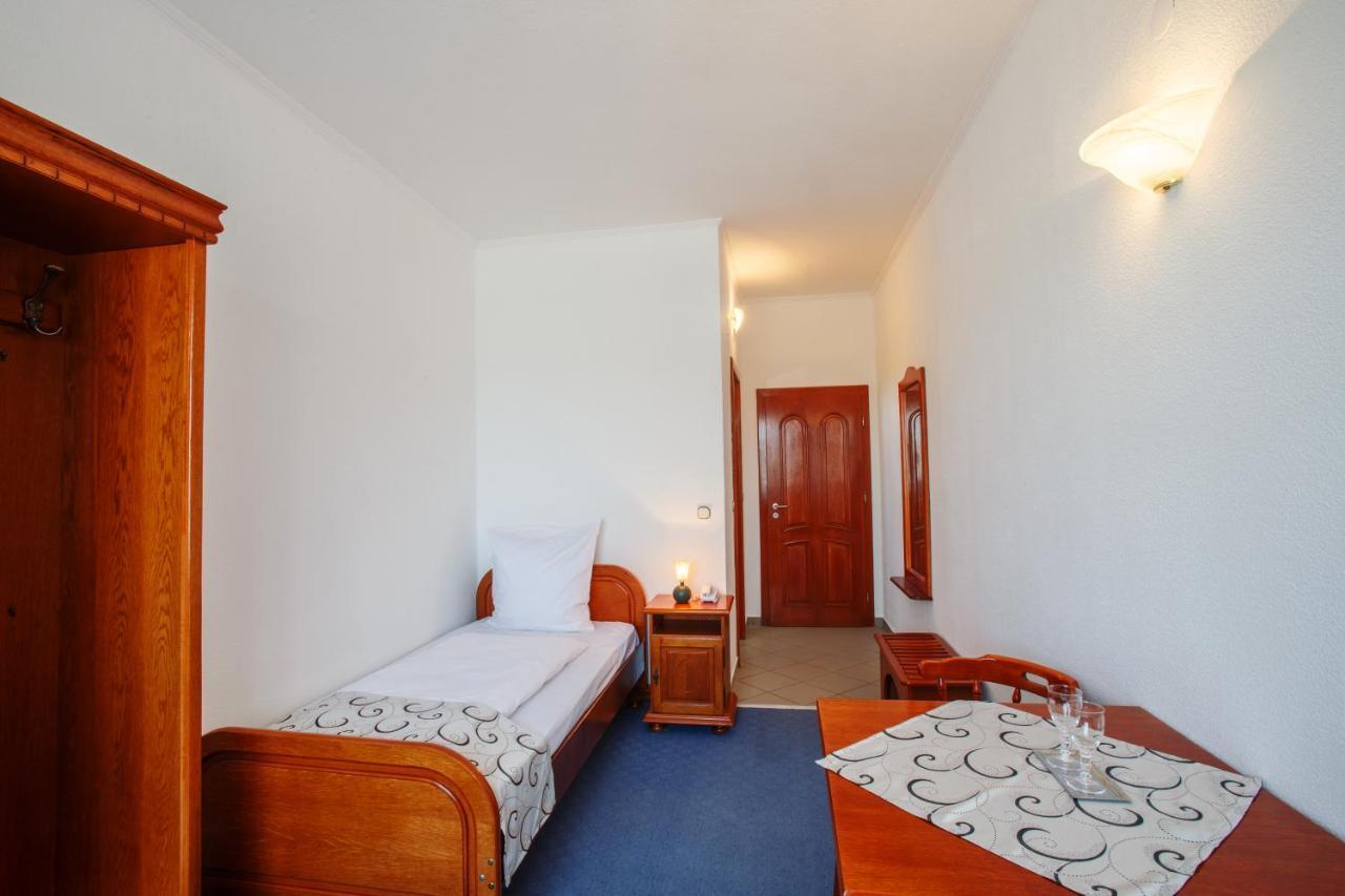 Hotel Europa Kokeltal Albeşti Esterno foto