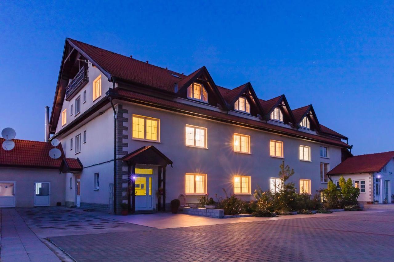 Hotel Europa Kokeltal Albeşti Esterno foto
